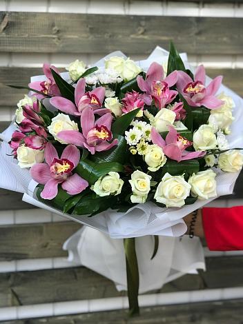 Букет цветов из: Розы и Хризантемы в Тайдаково