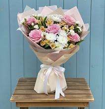 Букет цветов из:  Гвоздики, Орхидеи и Розы в Тайдаково