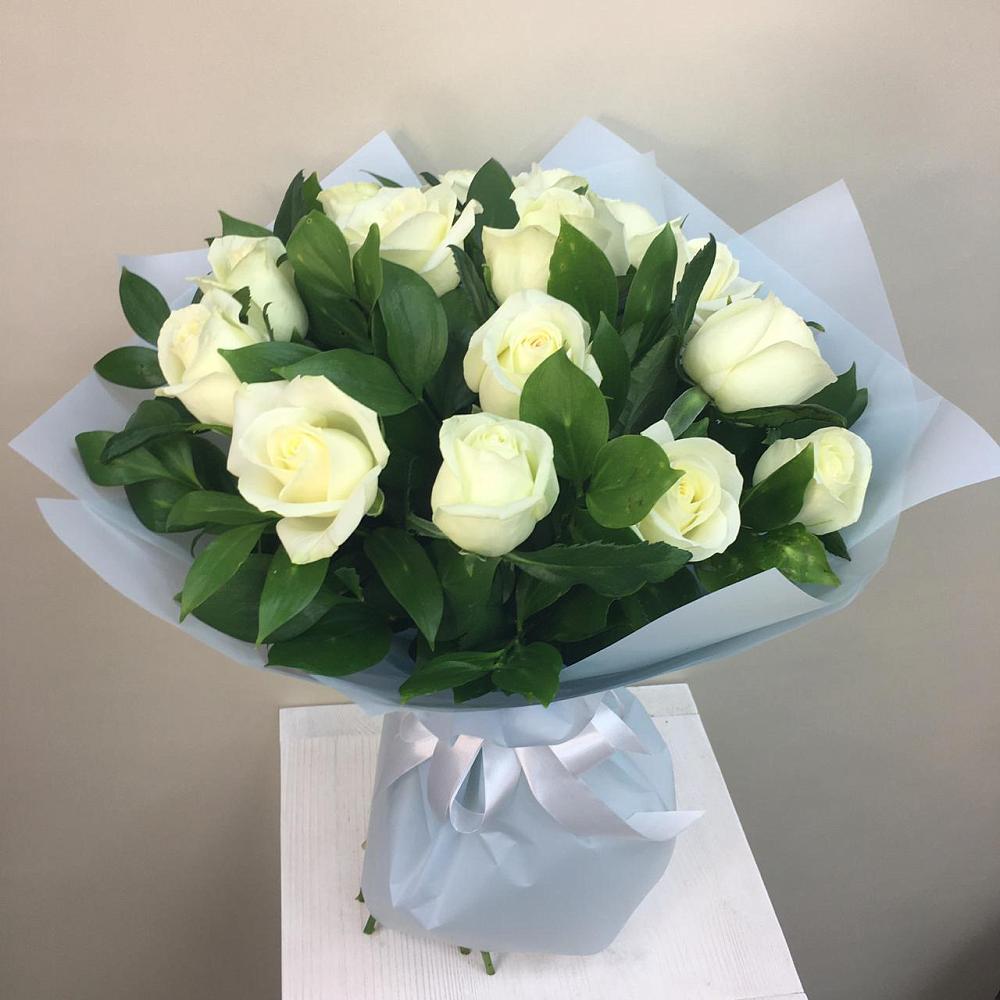 Букет 15 Белых роз Проуд в Тайдаково