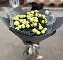 Букет Белые кустовые розы Солинеро в Тайдаково