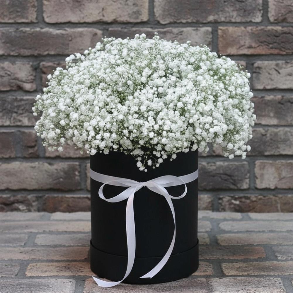 Цветочная композиция из Гипсофила в шляпной коробке в Тайдаково