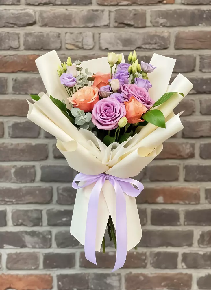 Букет цветов из: Лизиантусы и Розы в Тайдаково