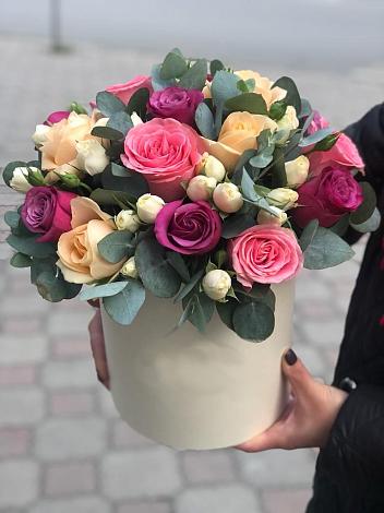 Цветочная композиция из Розы в шляпной коробке в Тайдаково