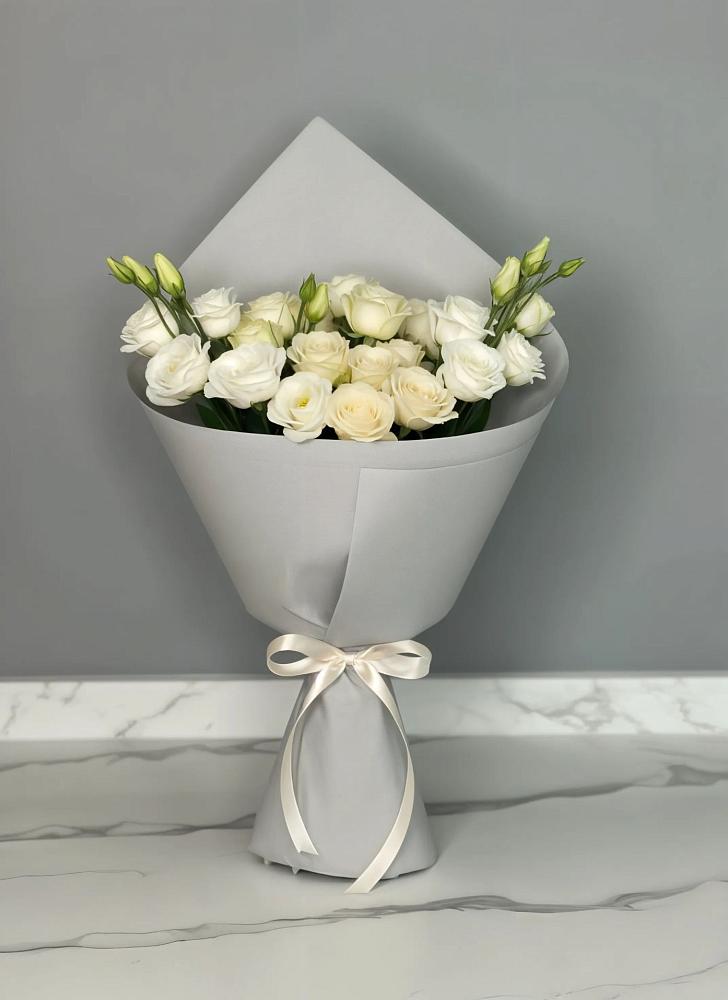 Букет цветов из: Розы и Лизиантусы в Тайдаково