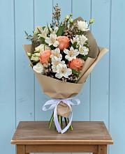 Букет цветов из:  Альстромерии, Лизиантусы, Розы и Хризантемы в Тайдаково