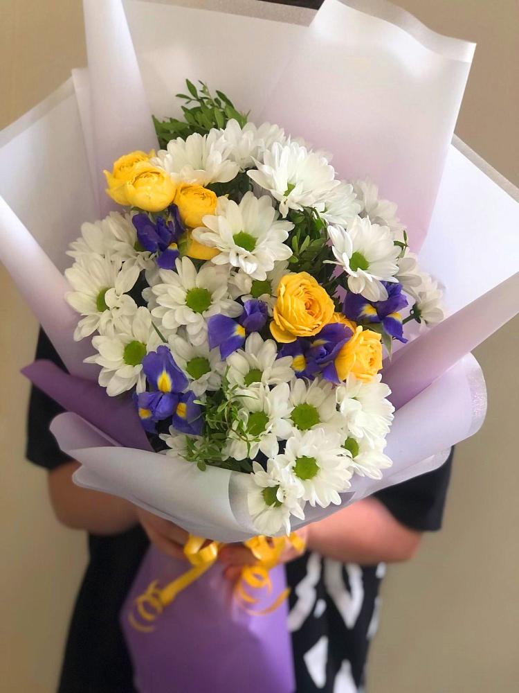 Букет цветов из: Ирисы, Хризантемы и Розы в Тайдаково