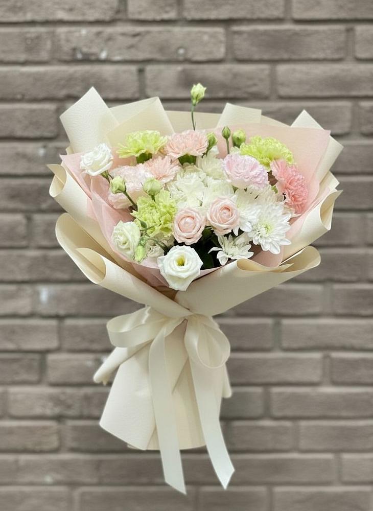 Букет цветов из: Гвоздики, Розы, Лизиантусы и Хризантемы в Тайдаково