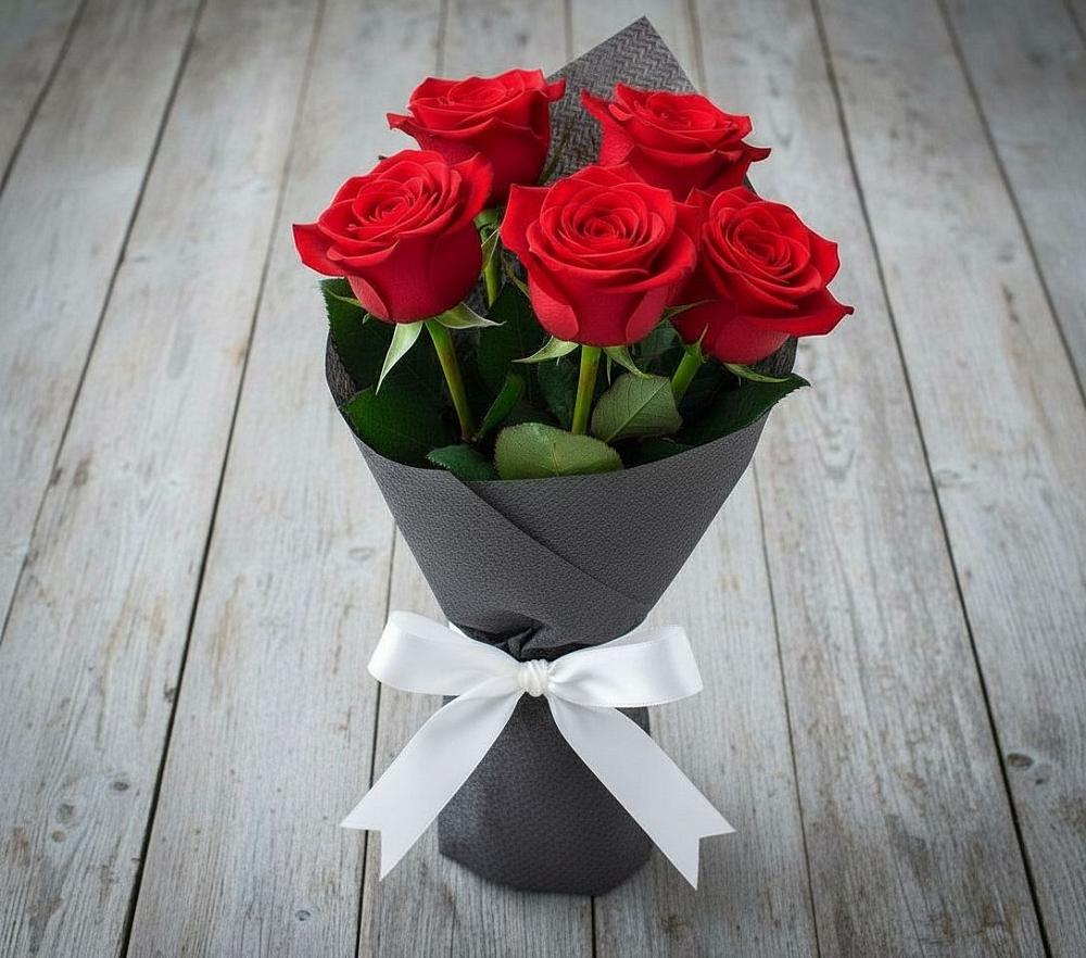 Букет 5 Красных роз Эдлесс Лав в Тайдаково