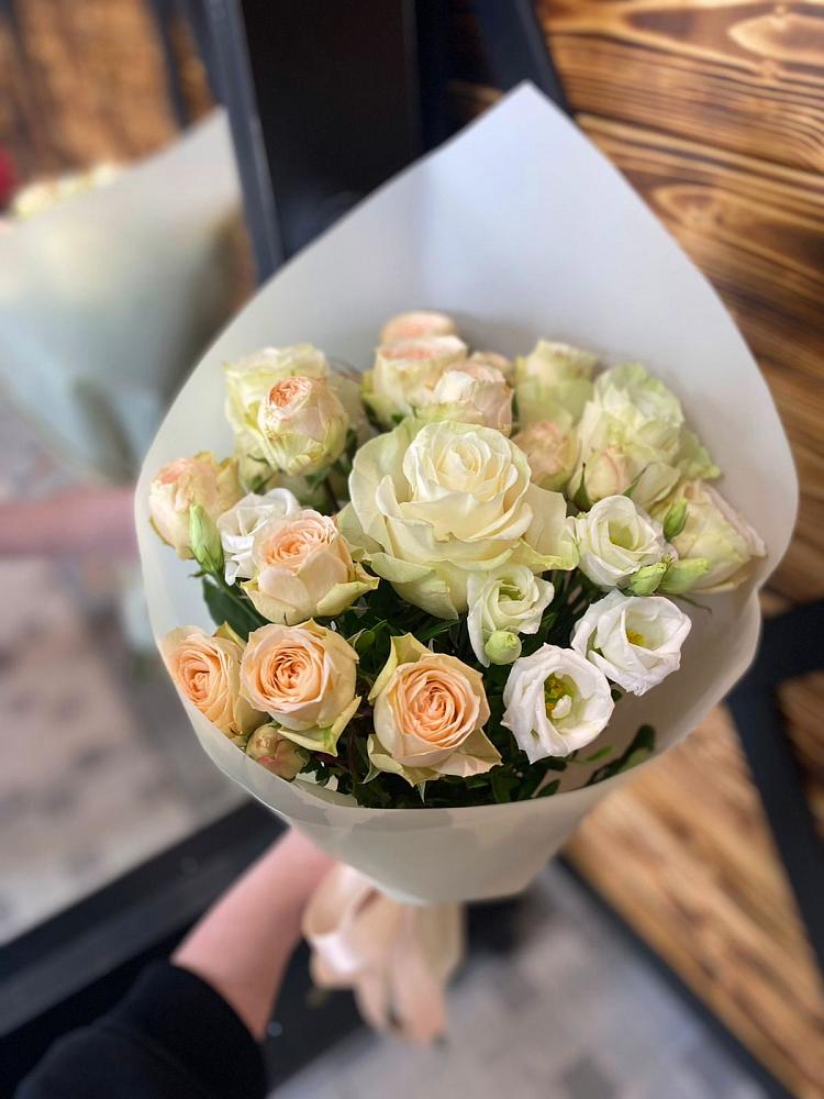 Букет цветов из: Розы и Лизиантусы в Тайдаково